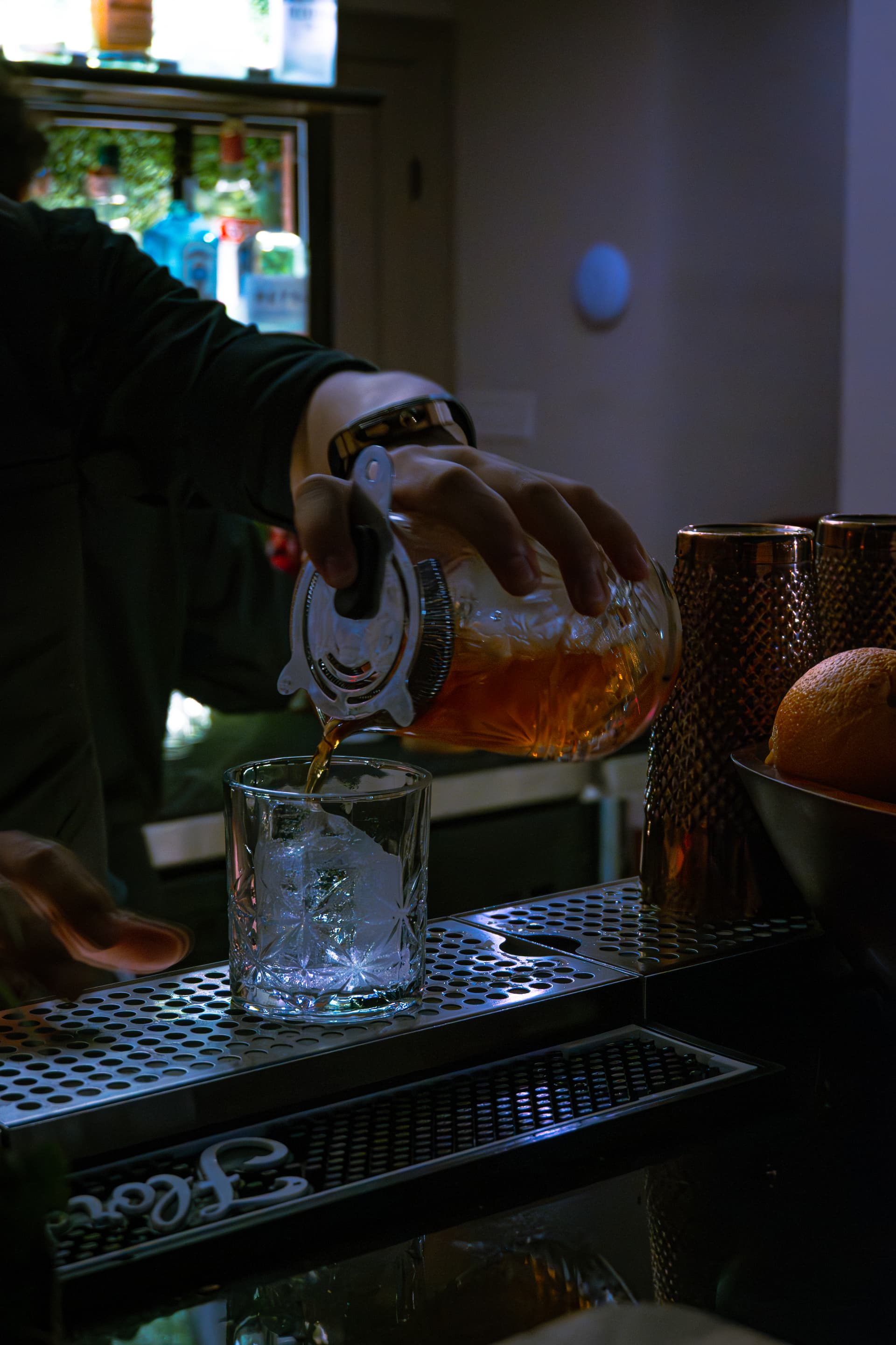 Elegant wine pour at Vida restaurant Thornwood