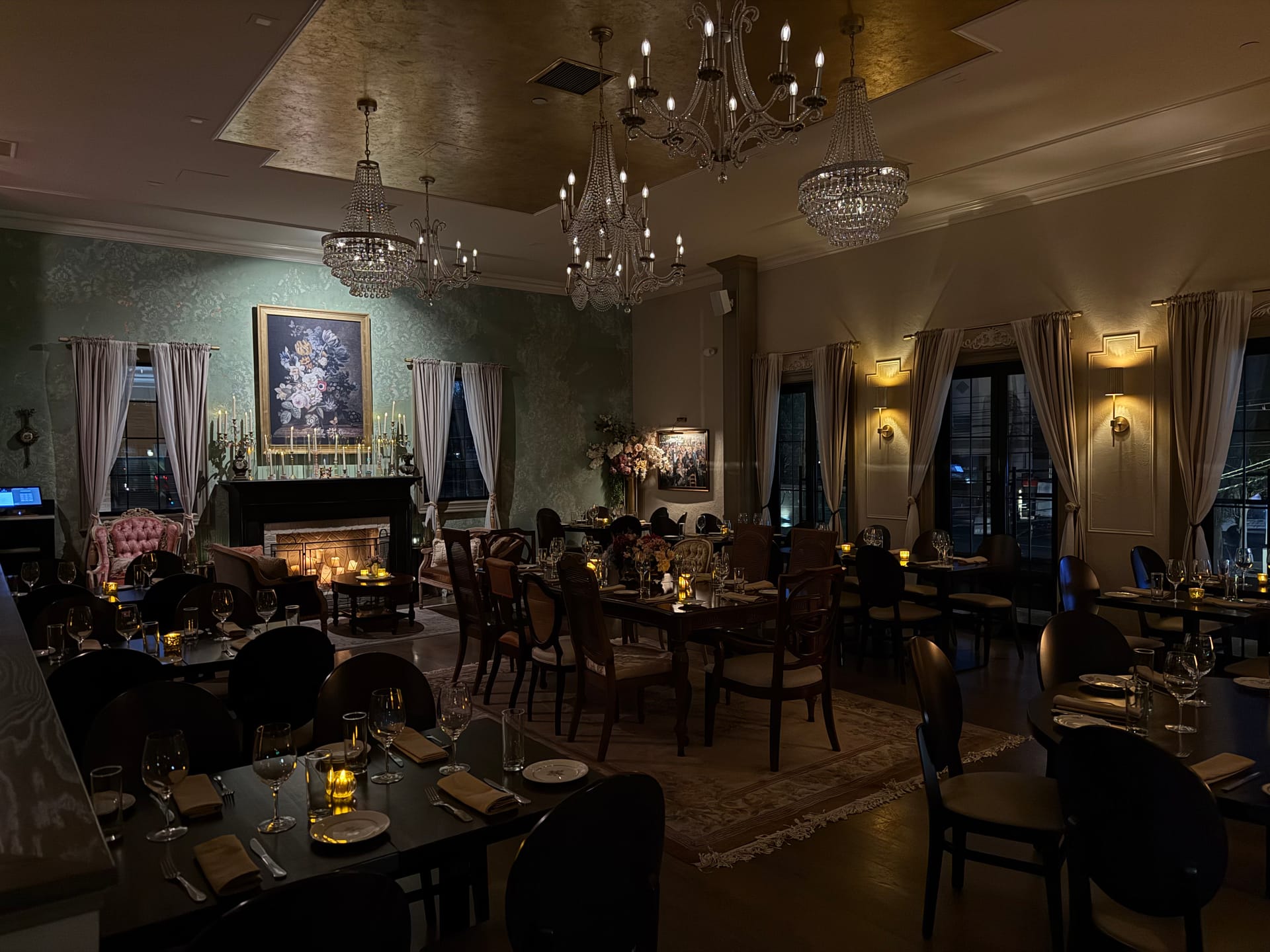 Vida restaurant lounge ambiance